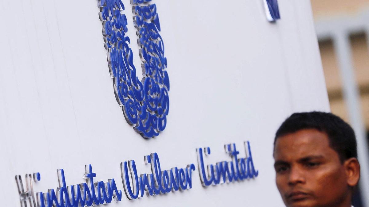 Stock Markets fall dragged by Hindustan Unilever; massive foreign fund outflows