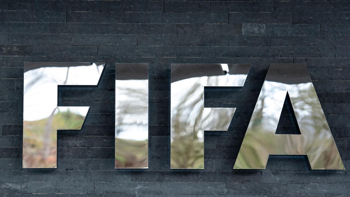 FIFA, uygunsuz sözleri nedeniyle Panama futbol liderini bir kez daha men etti
