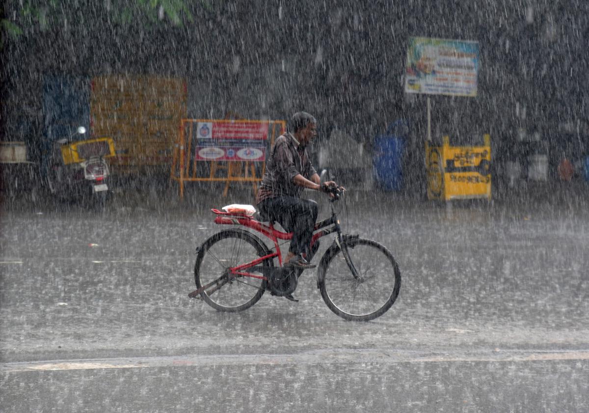 Light to moderate rainfall likely over several districts in Tamil Nadu on November 8