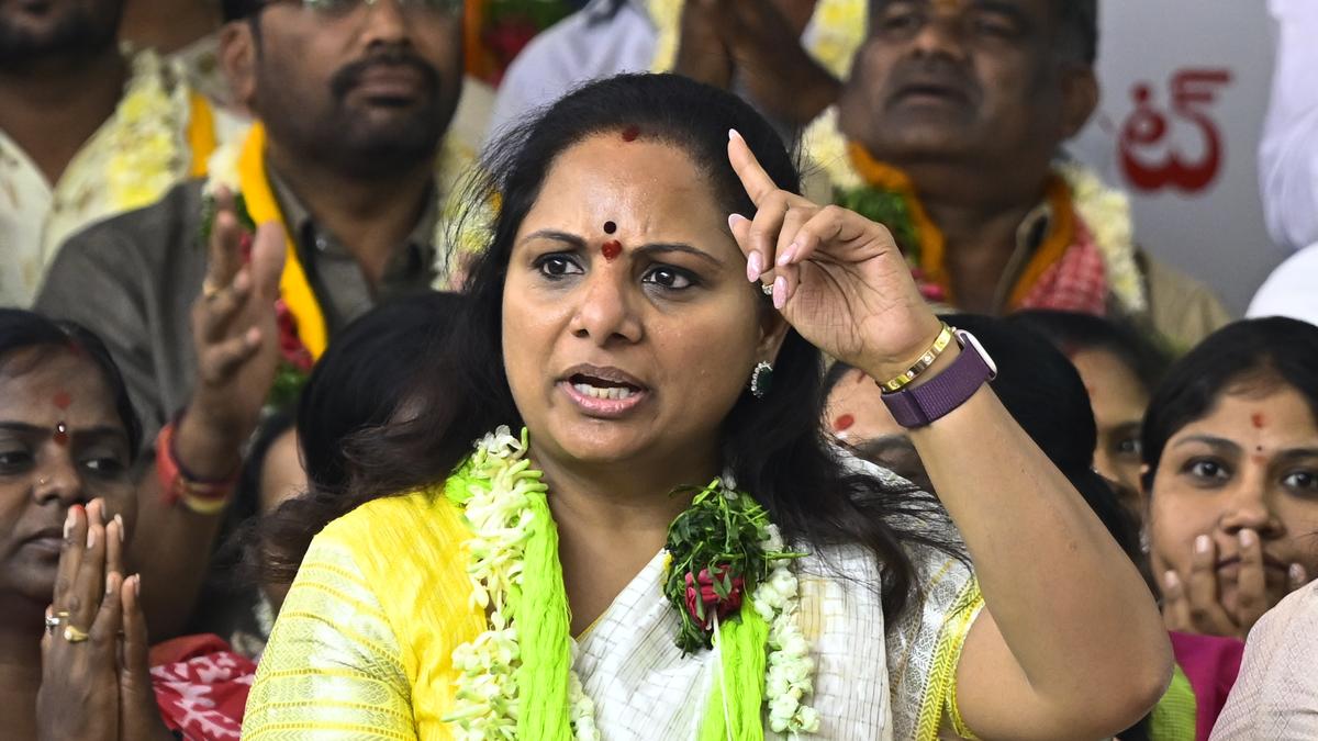 Coverts around KCR leaked my letter, says Kavitha