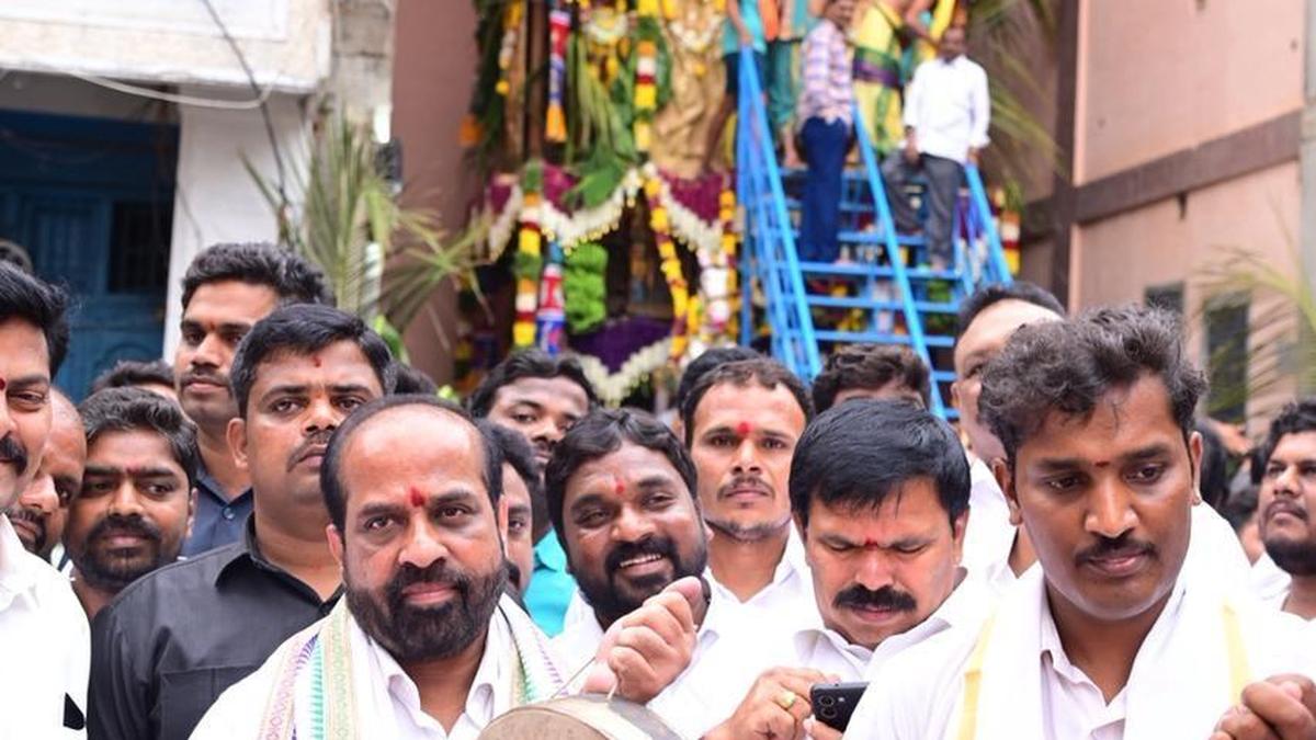 Thousands attend ‘Brahma Rathotsavam’ at Dharmavaram temple