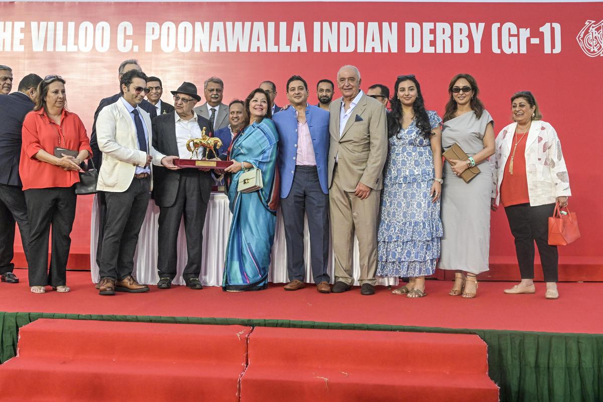 Adar and Cyrus Poonawalla presenting the Villoo C. Poonawalla Indian Derby trophy to the owners of Fynbos, Anita J. Captain, Z.K. Dhunjibhoy & K.N. Dhunjibhoy in the presence of other guests.