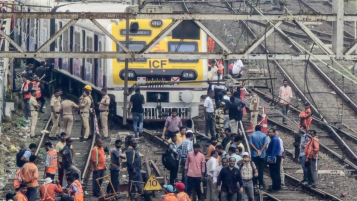 Local train derails at Mumbai's Kalyan station; no injuries reported