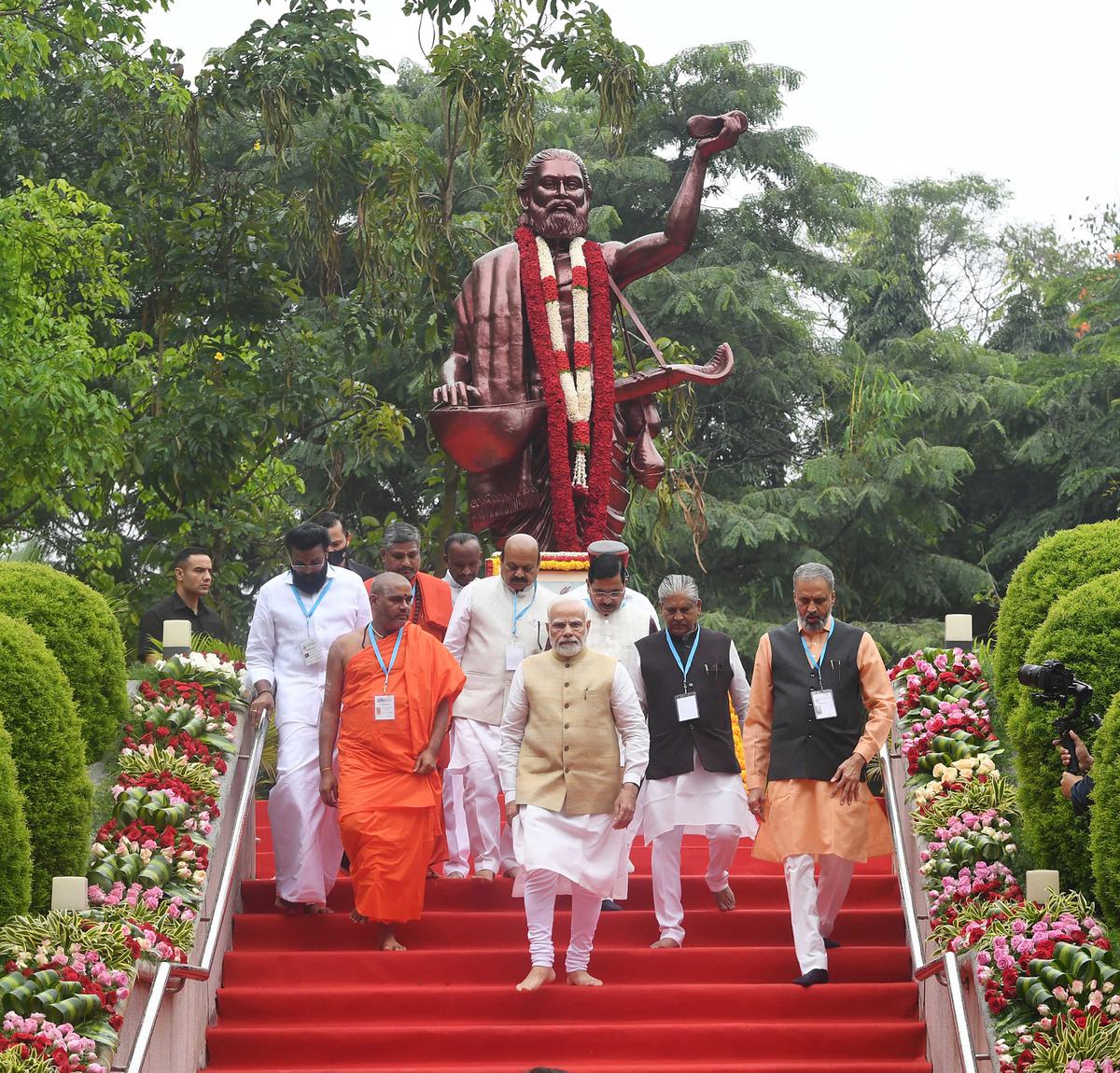 PM pays special attention to Kanakadasa, garlands Valmiki statue