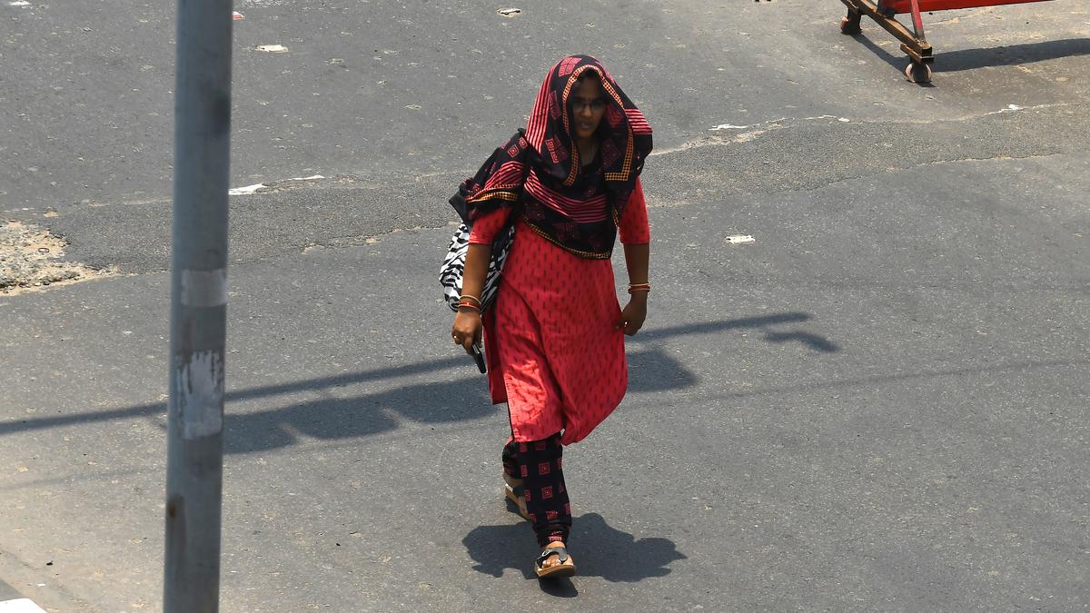Heatwave sapping the energy of daily wage workers, vendors and employees in Visakhapatnam