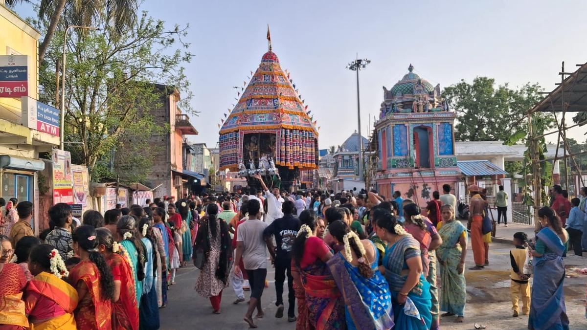 Large turnout at Dharbaranyeswarar Temple car festival 