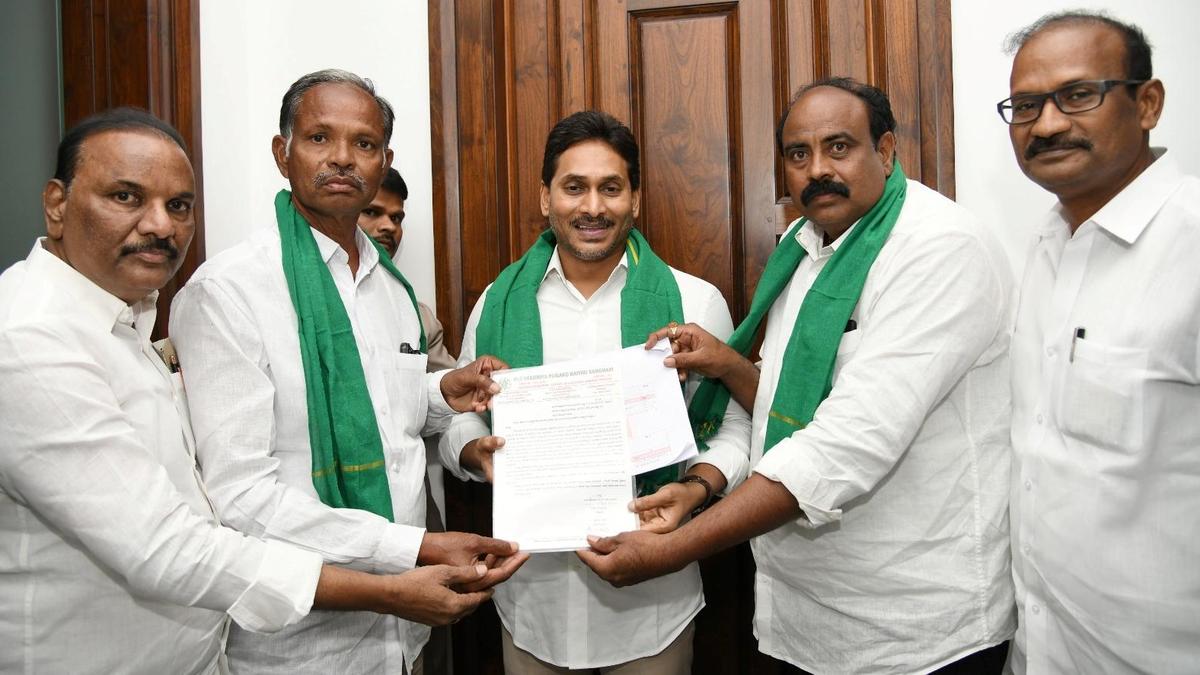 Virginia tobacco growers in A.P. raise tax hike issues with Jagan
