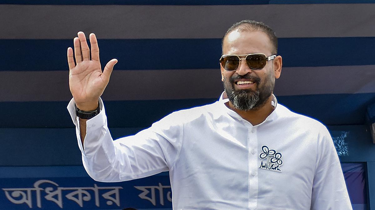 Yusuf Pathan removes photograph of World Cup-winning squad after Congress complains to EC