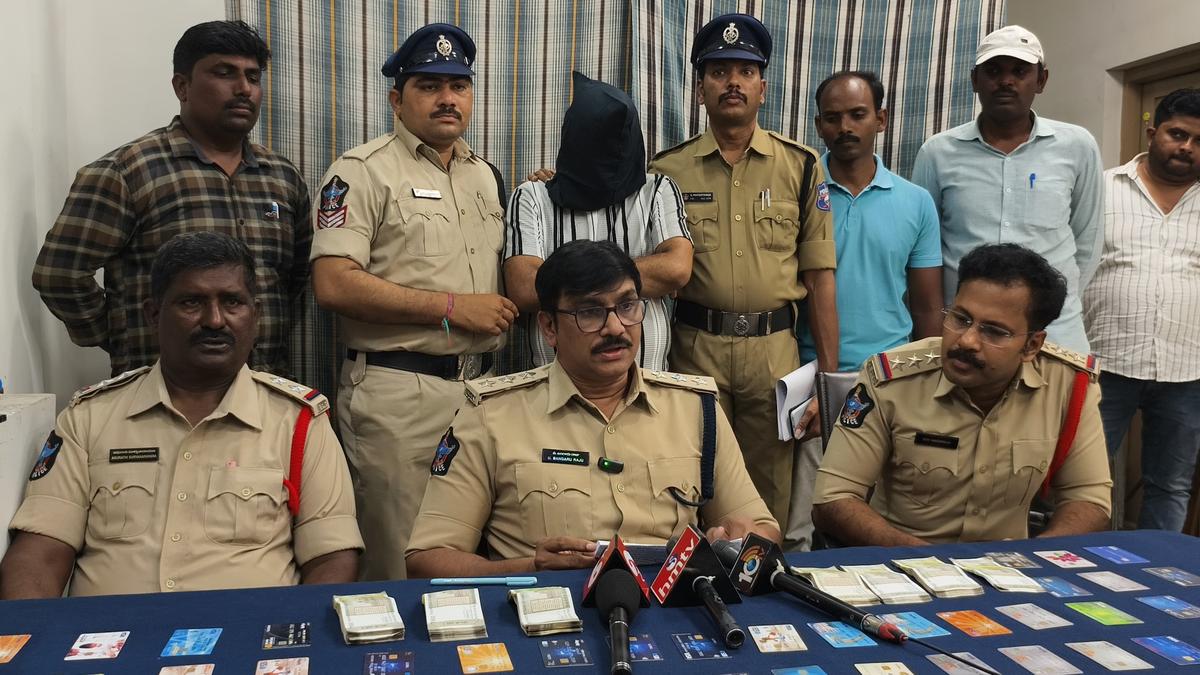 ATM card thief arrested, 78 cards of various banks seized in Vijayawada
