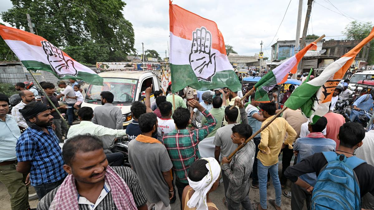 https://th-i.thgim.com/public/incoming/kibjgh/article70033909.ece/alternates/LANDSCAPE_1200/BHARAT%20BIHAR%20BAND%2011.JPG