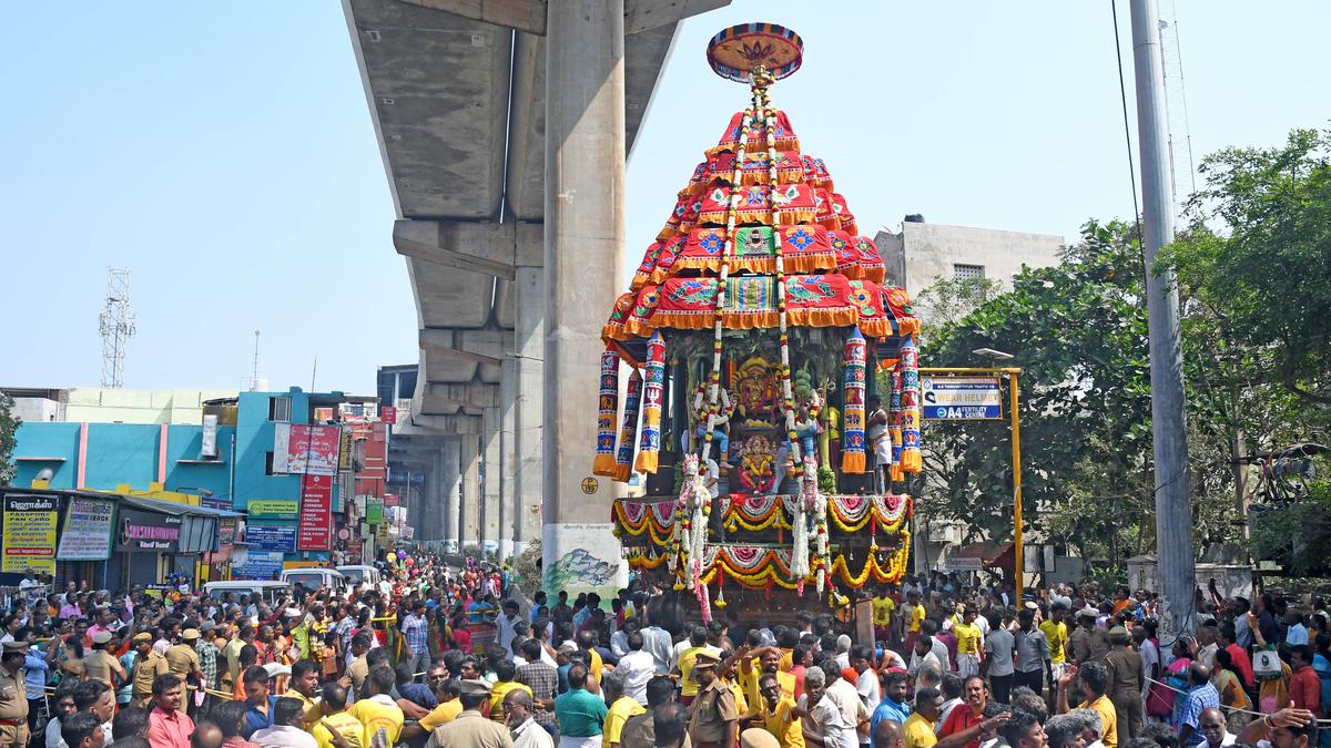 Hundreds throng streets to witness Arulmigu Thiyagarajaswamy temple car procession in Chennai