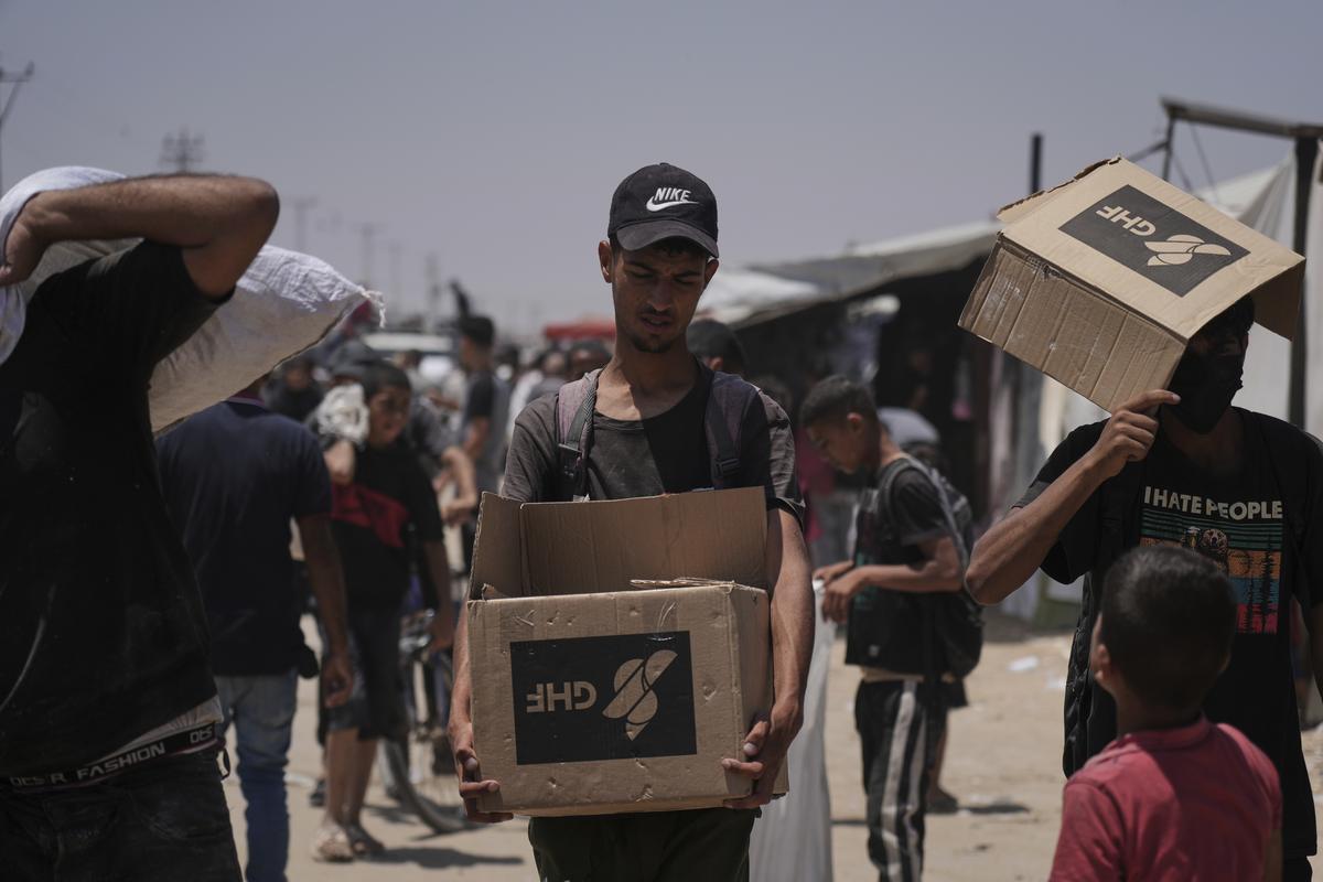 Palestinians carry bags and boxes containing food and humanitarian aid packages delivered by the Gaza Humanitarian Foundation, a U.S.-backed organization, in Rafah, southern Gaza Strip, Monday, June 16, 2025. Palestinians carry bags and boxes containing food and humanitarian aid packages delivered by the Gaza Humanitarian Foundation, a U.S.-backed organization, in Rafah, southern Gaza Strip, Monday, June 16, 2025.