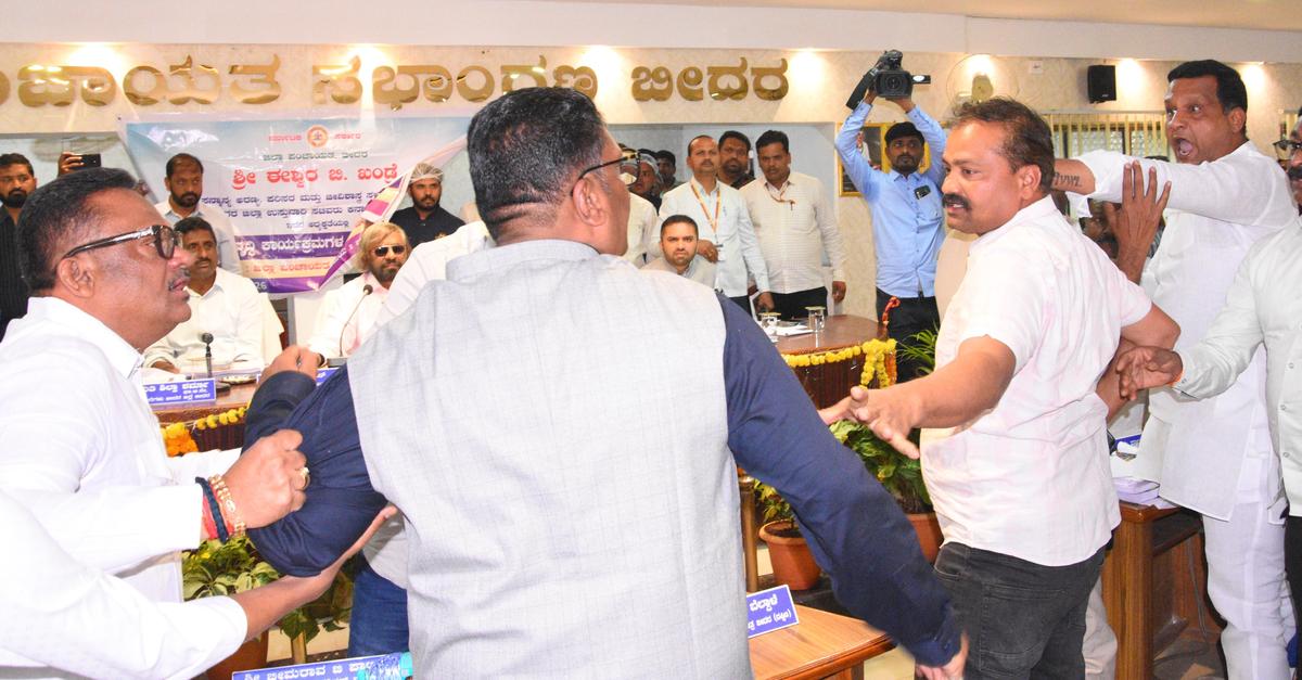 Clash between BJP, Congress legislators disrupts Bidar KDP meeting - The  Hindu