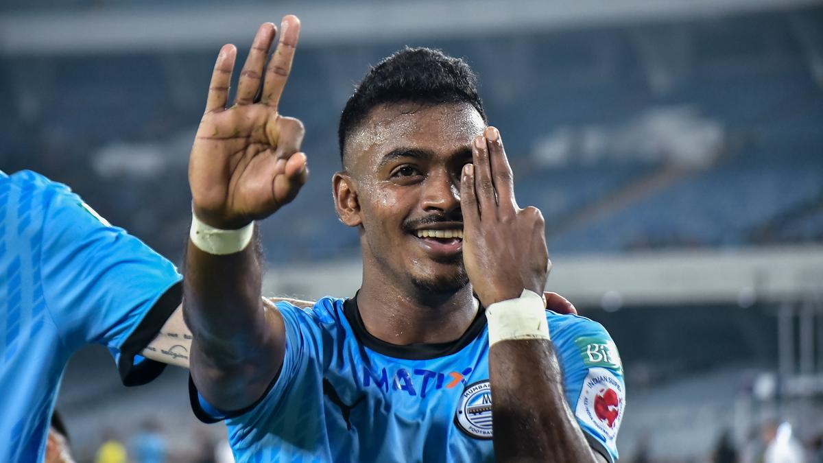 ISL | Mumbai City goes top with a narrow win over Mohun Bagan
