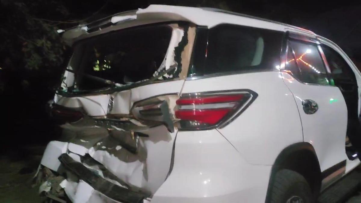 Former Minister Narasimha Naik escapes unhurt in a road accident in Yadgir  - The Hindu