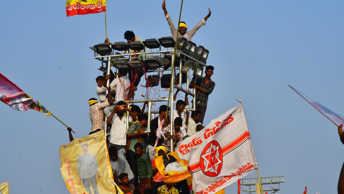 Modi interrupts Pawan’s speech, urges crowd to maintain safe distance from power cables