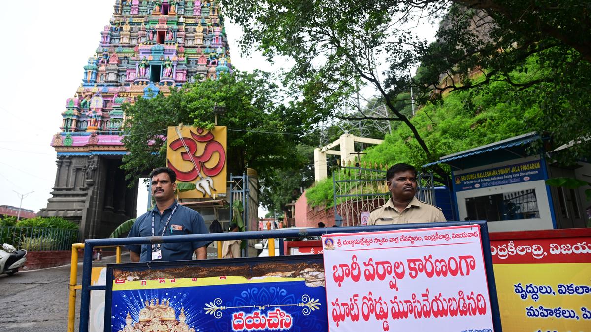 Home Minister reviews cyclone preparedness; directs officials to stay alert