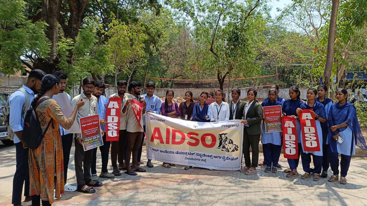 AIDSO protests alleged imposition of English in government schools in Karnataka