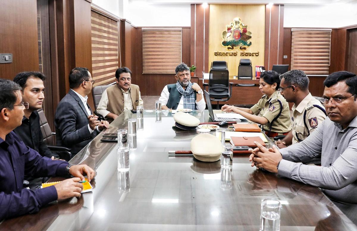 Ballari DIG transferred after clash that killed Congress party worker in Karnataka - The Hindu