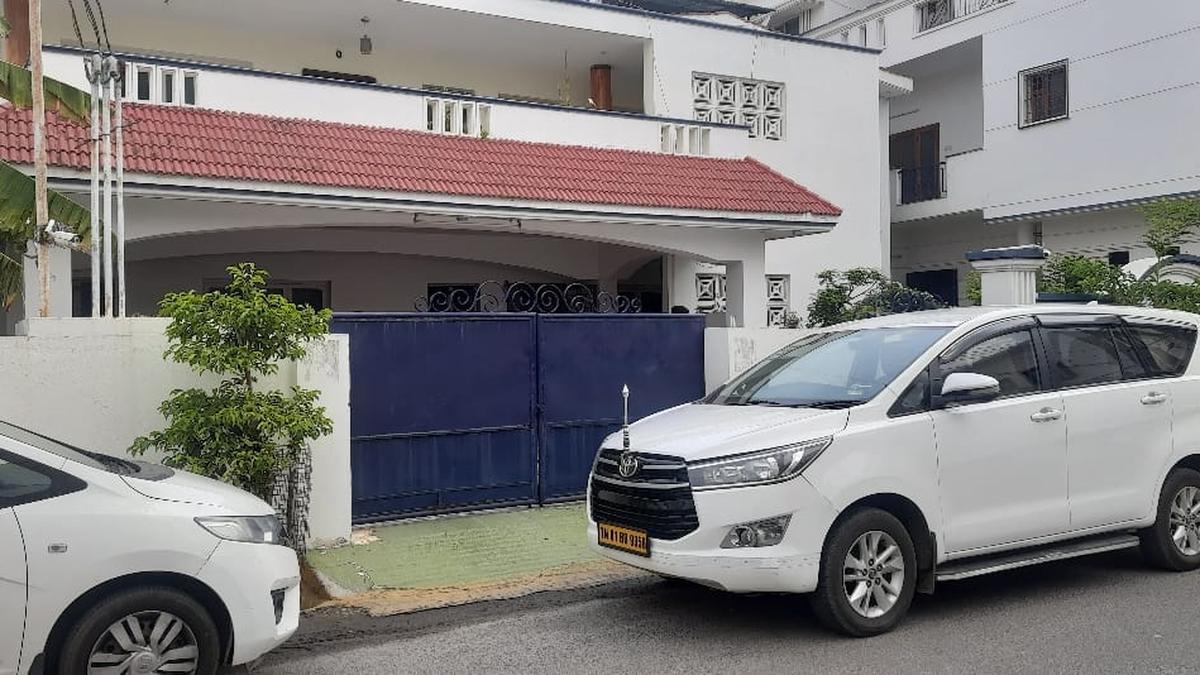 Income Tax officials start searching more properties in Karur 