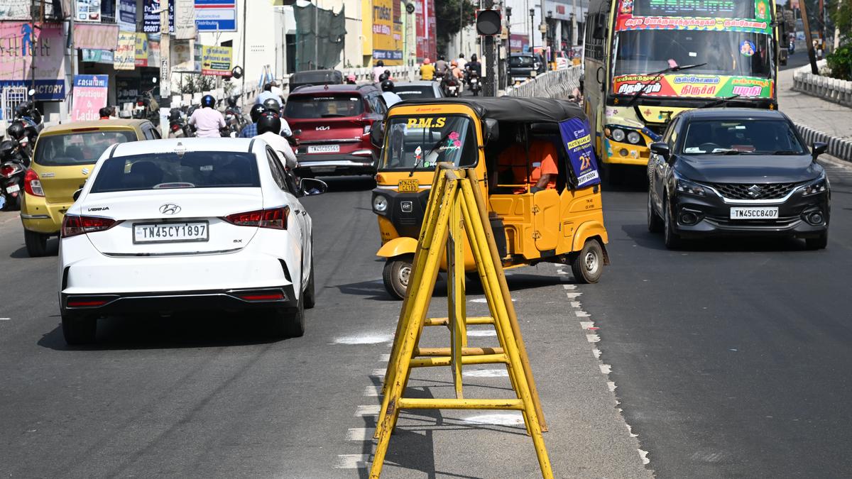 Road safety goes for a toss as Pudukottai Road witnesses traffic chaos