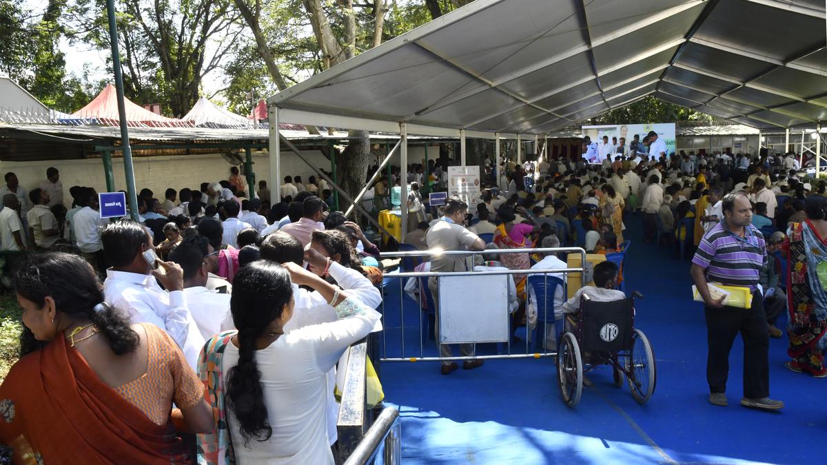 CM Siddaramaiah’s Janata Darshana attracts hundreds from across Karnataka, 1,147 requests and grievances heard