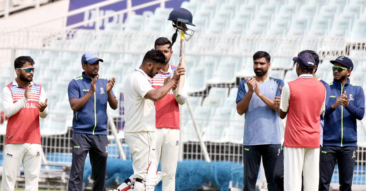 Manoj Tiwary receives a guard of honour.