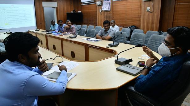 Expedite work under the Smart City projects, urges Tirunelveli Collector