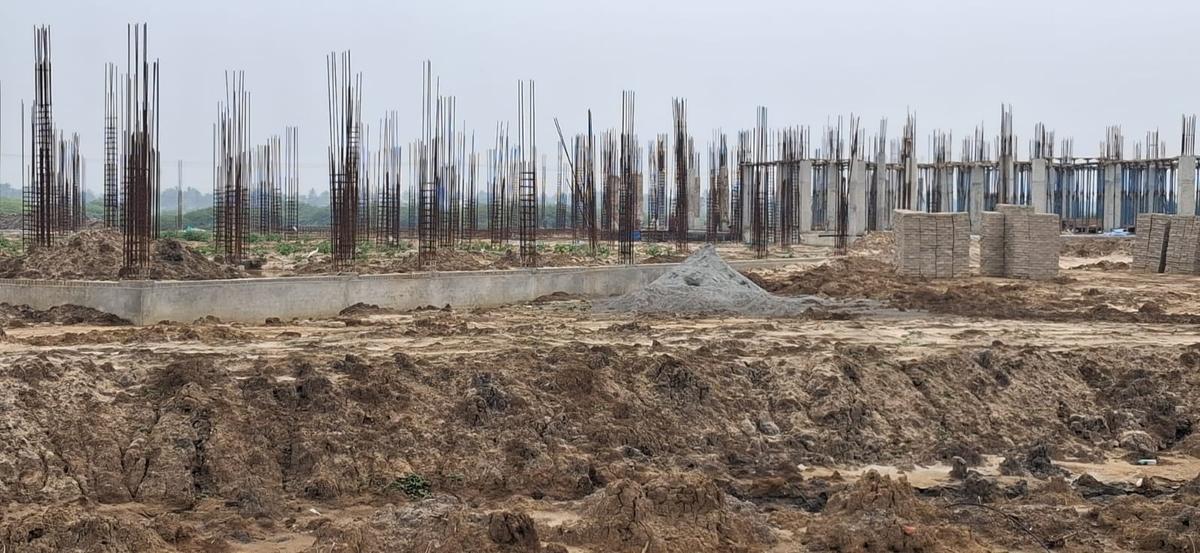 thehindu.com - Nacchinarkkiniyan M. - Poor response to shop tenders for Sellur bus stand amid construction delays