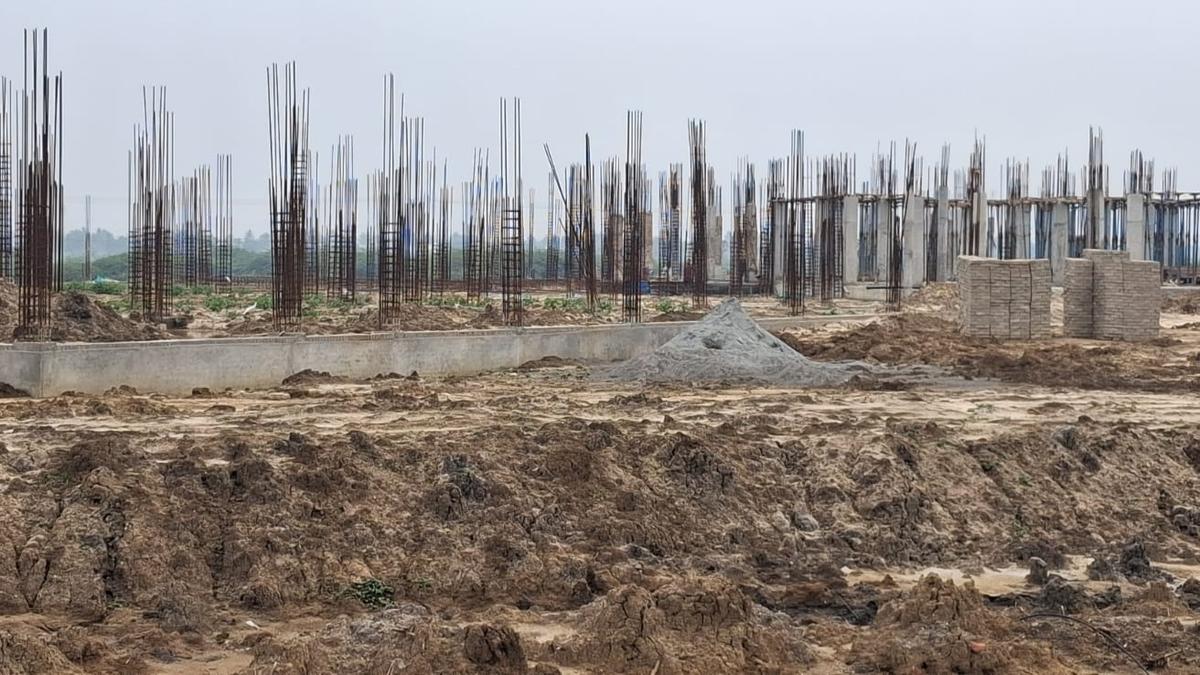 Poor response to shop tenders for Sellur bus stand amid construction delays