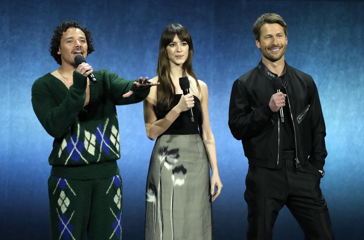 From left, Anthony Ramos, Daisy Edgar-Jones and Glen Powell, cast members in the upcoming film ‘Twisters,’ speak to the audience during the Universal Pictures and Focus Features presentation at CinemaCon 2024 From left, Anthony Ramos, Daisy Edgar-Jones and Glen Powell, cast members in the upcoming film ‘Twisters,’ speak to the audience during the Universal Pictures and Focus Features presentation at CinemaCon 2024