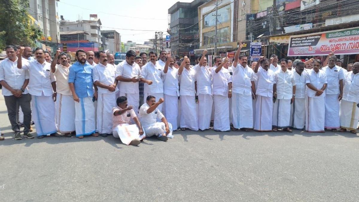 National Highway Protection Council stages protest at Adimaly seeking resumption of NH work