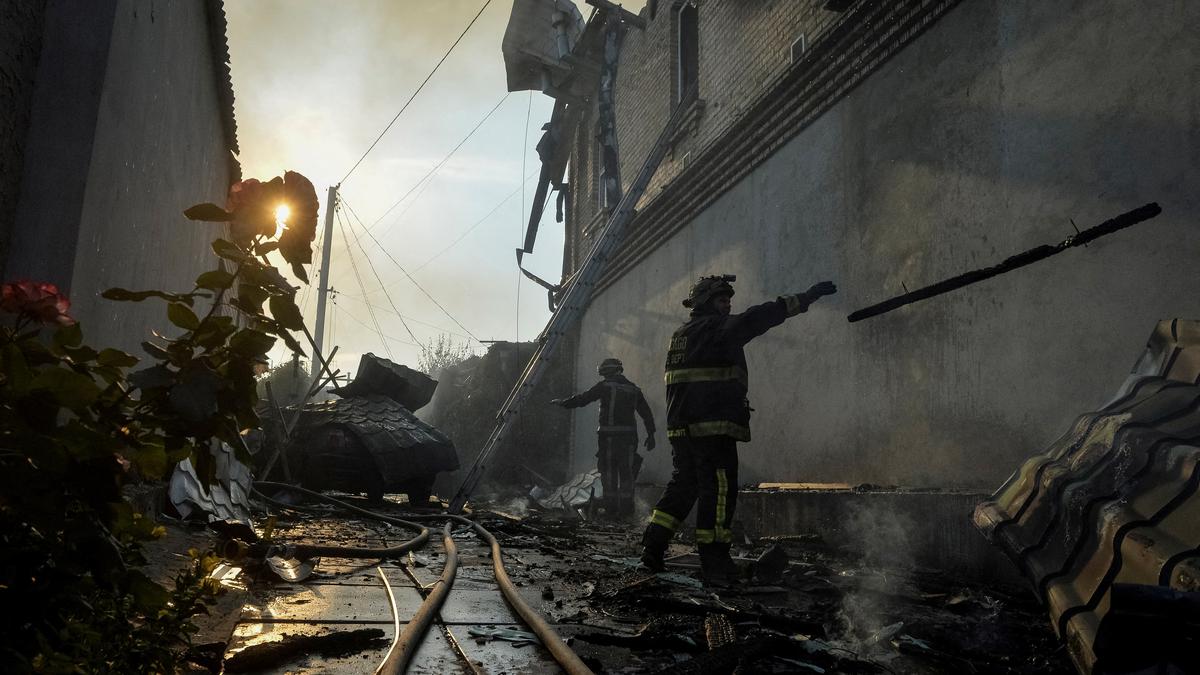 Intense fighting reported in Ukraine as last nuclear reactor is shut down amid flooding