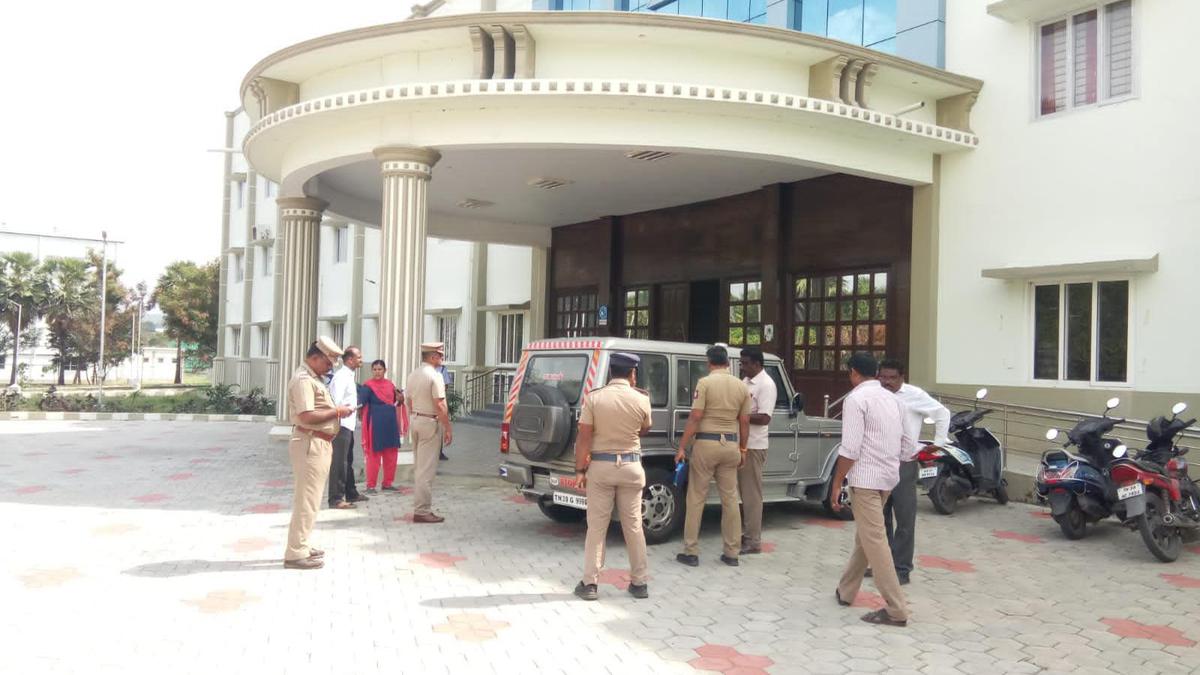 Police open bank locker of Periyar University Registrar in Salem, find 745 grams of jewellery