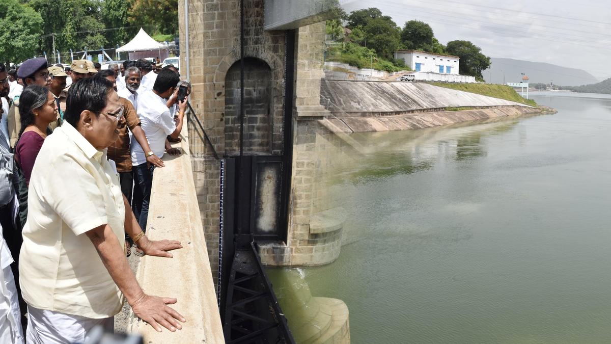 Inflow into Mettur dam dips to 70,000 cusecs; Minister takes stock of discharge