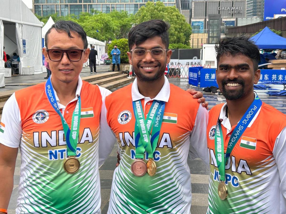 인도 남자대표팀이 사격 월드컵 1차전에서 올림픽 챔피언 한국을 꺾고 14년 만에 역사적인 금메달을 획득했다.