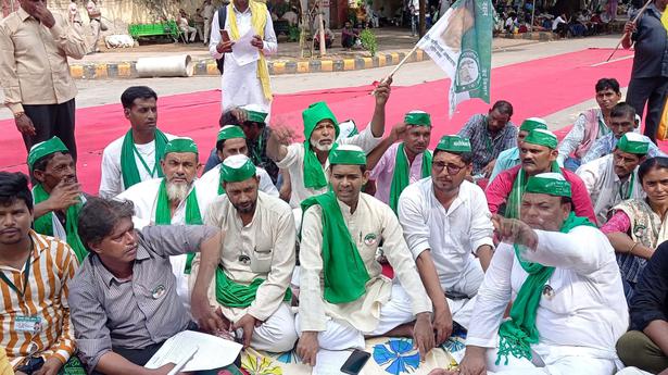 Hundreds of farmers reach Delhi to take part in ‘mahapanchayat’