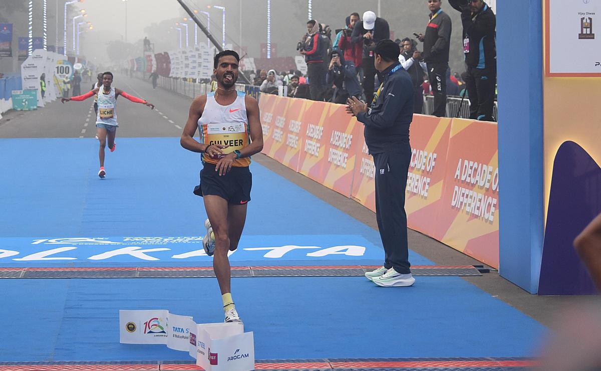 Pemegang rekor nasional 10000m dan 5000m dan pemegang rekor event baru Gulveer finis di Tata Steel World 25K pada Minggu, 21 Desember 2025. 