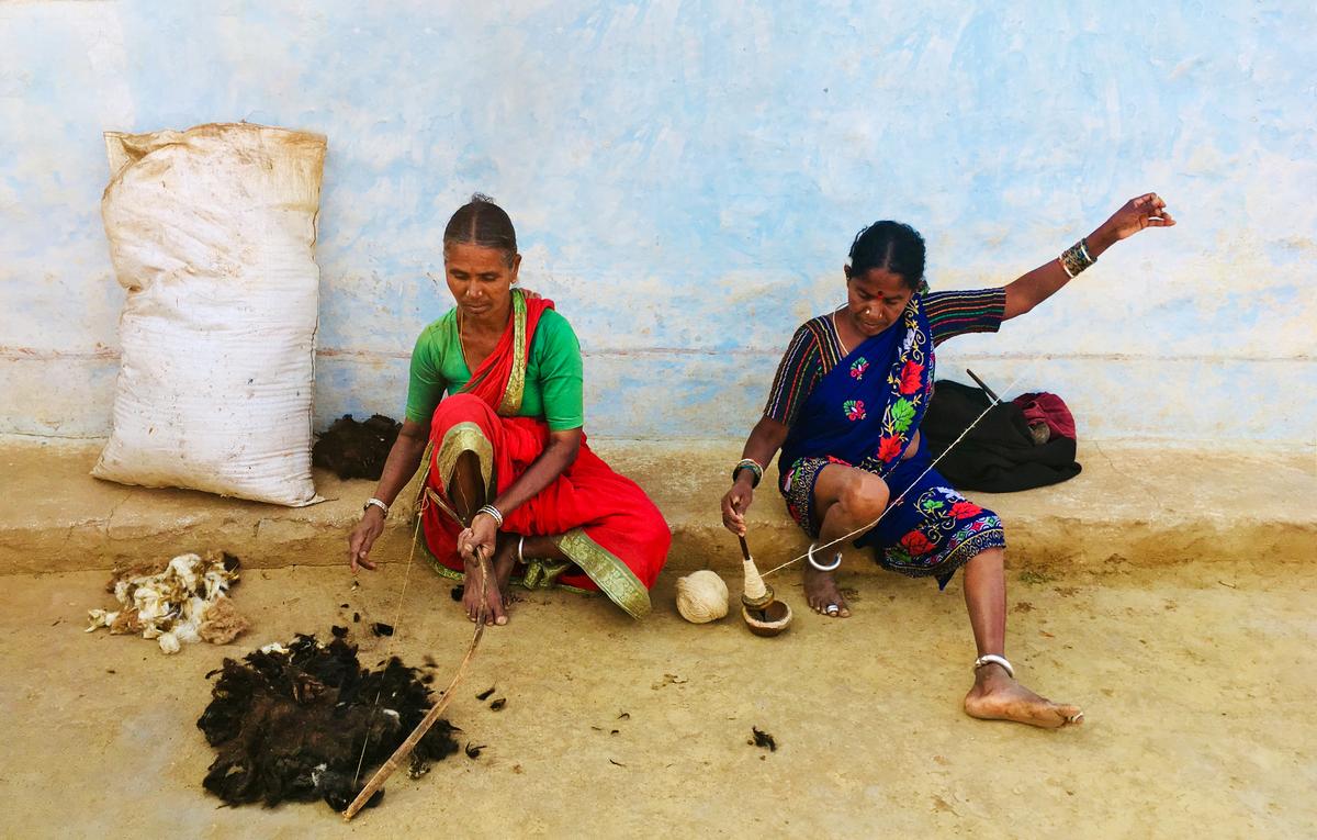 तेलंगाना में उद्घाटन और कताई