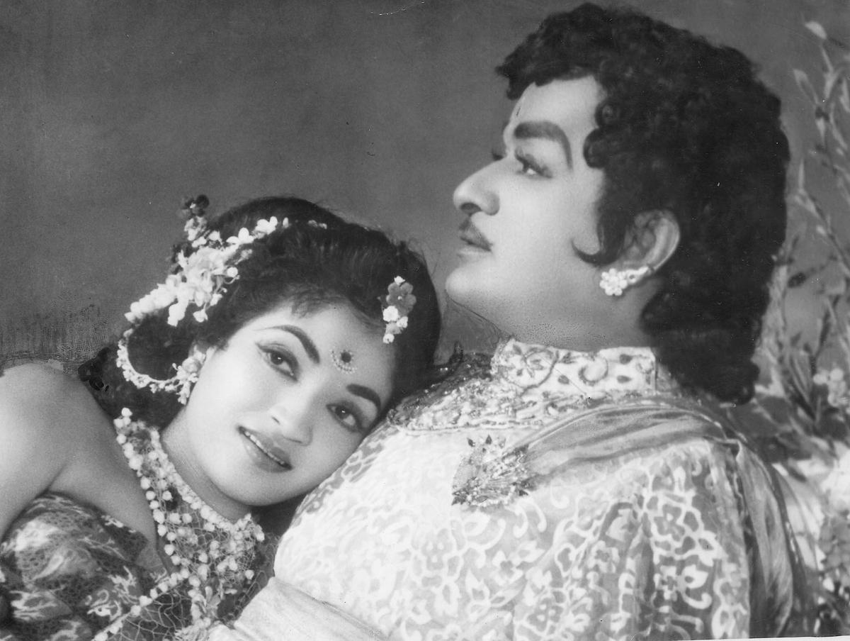 Sandhya and V Shantaram in a still from ‘Stree’ (1961)