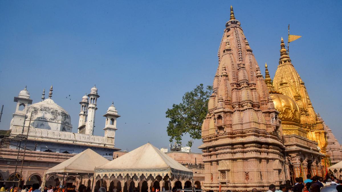 Gyanvapi mosque | Hindu devotees offer prayers inside mosque complex; Muslim side lawyer to challenge order in Allahabad HC