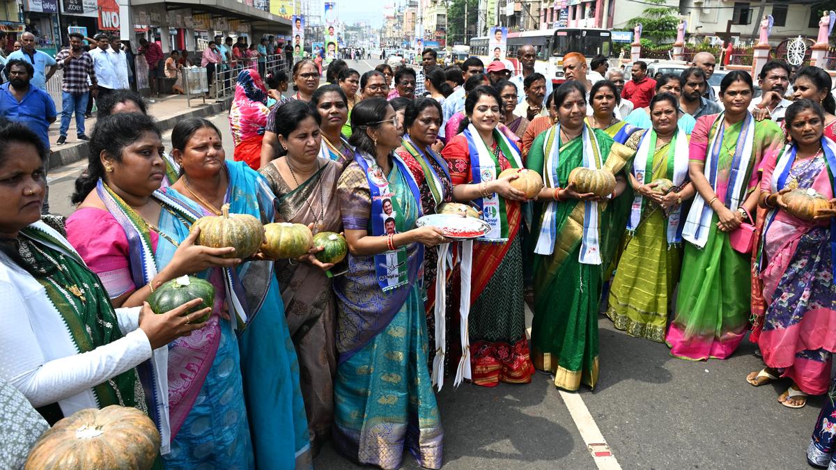 Jagan flays ‘Operation Lungs’, promises support to fight against VSP privatisation