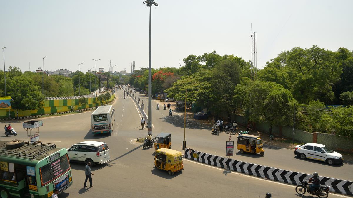 Traffic regulation at tri-junction near Tiruchi railway station draws flak