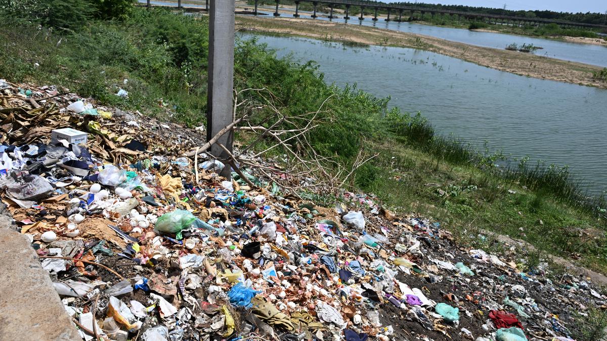 Residents raise a stink over indiscriminate dumping of garbage on the banks of Cauvery at Kambarasampettai