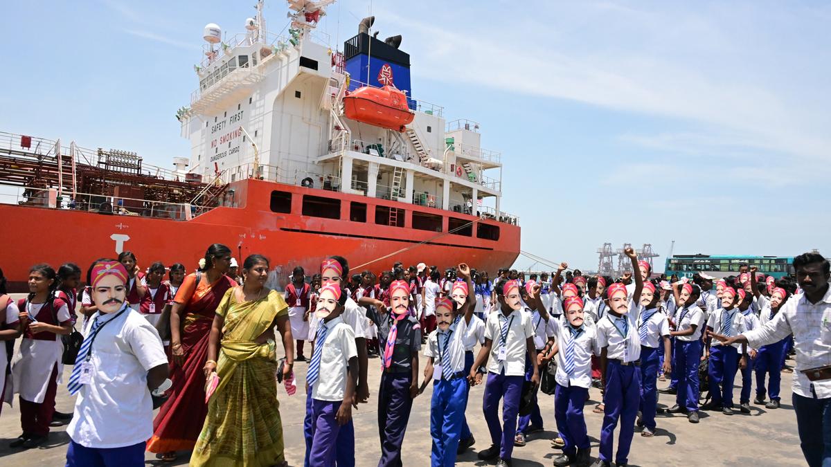 Navy’s submarine becomes cynosure of all eyes at the VOC Port during visit of students, public