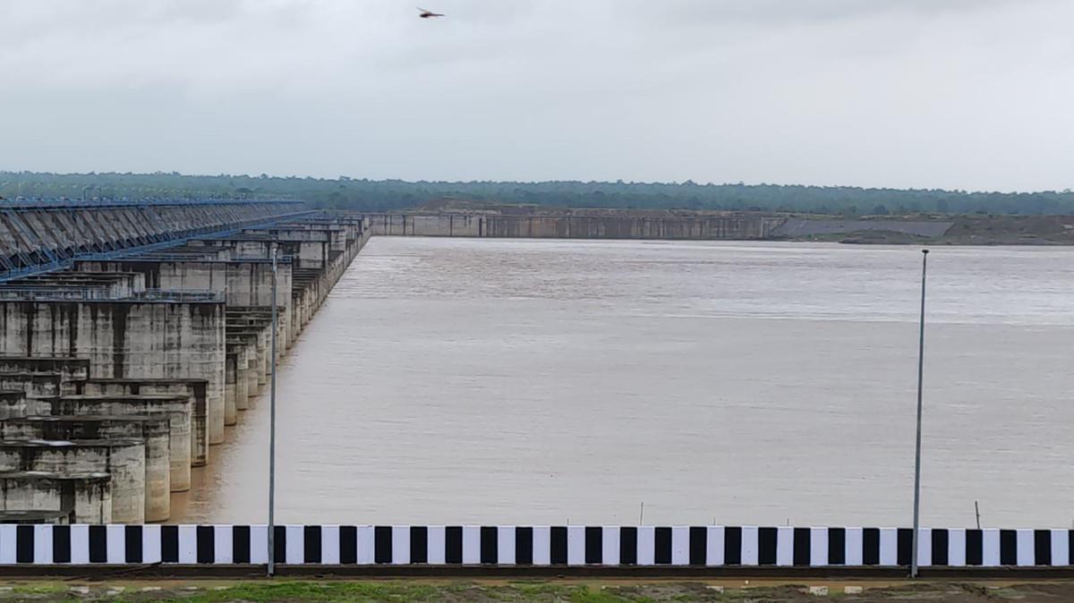 File photo of Medigadda (Lakshmi) barrage of Kaleshwaram Lift Irrigation Project in Jayashankar Bhupalpalli district.