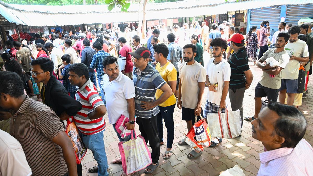 Long queues form outside Rythu Bazaars for tomato, onion