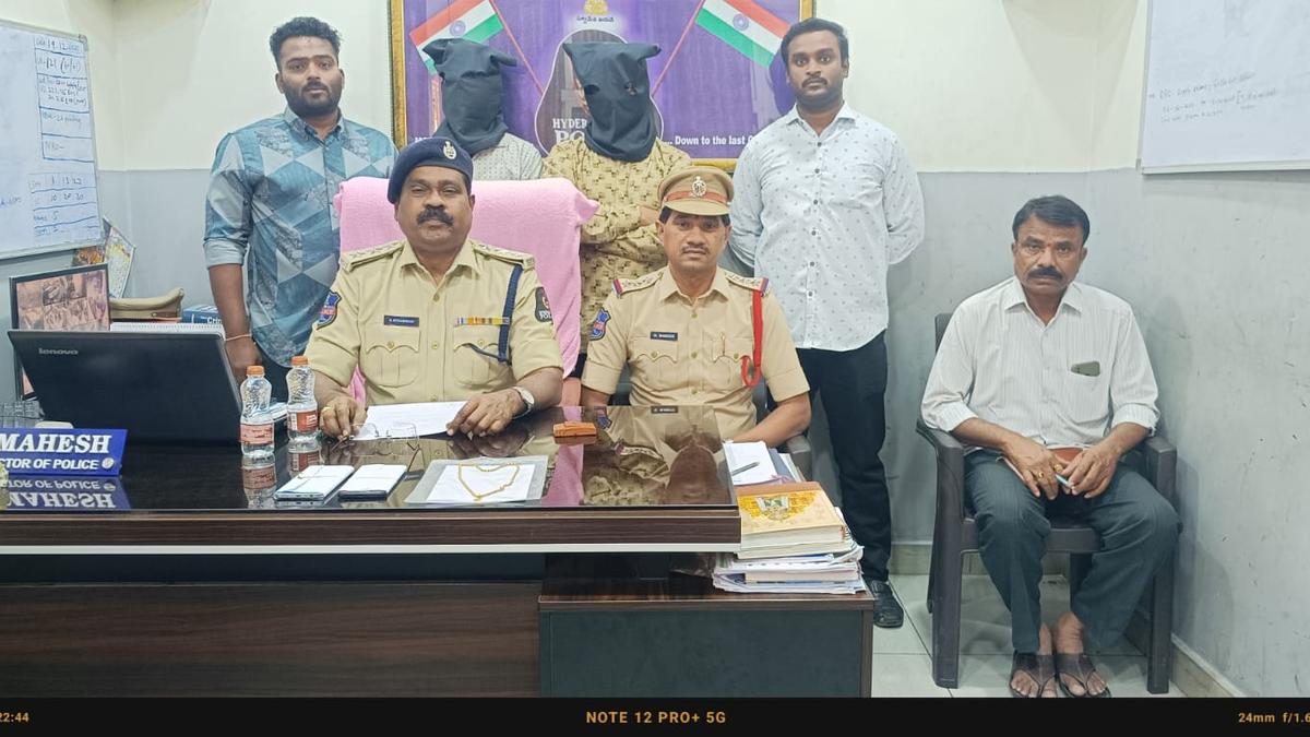 Two serial offenders arrested in Mangalhat, gold chain worth ₹2.48 lakh recovered