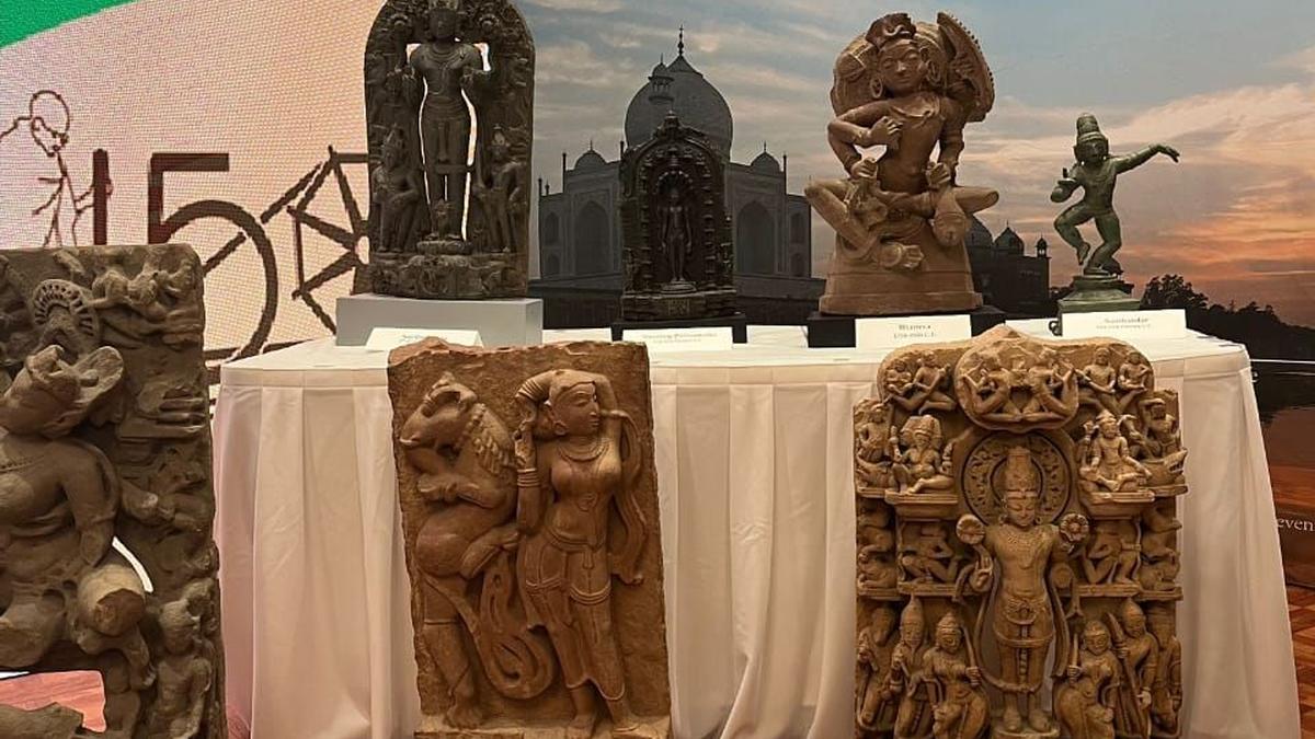 U.S. returns 307 antiquities, valued at nearly 4 million, to India