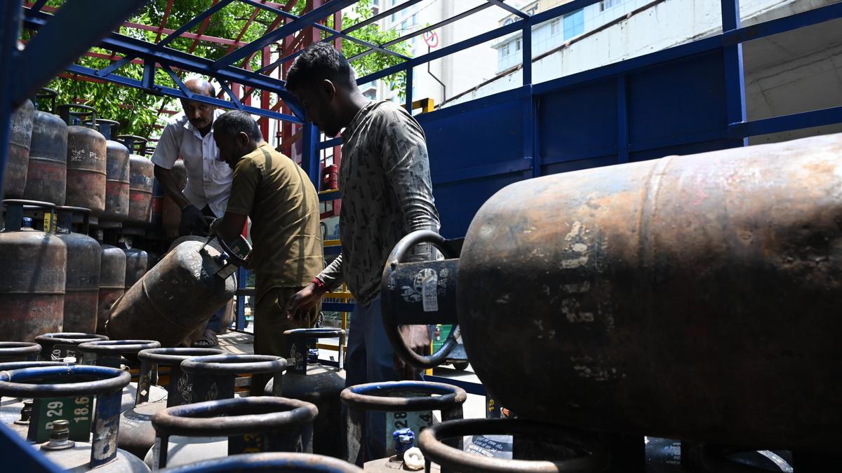 LPG and fuel crisis LIVE: Jet fuel prices more than doubled to ₹2.07 lakh/kl; commercial LPG up ₹195.50